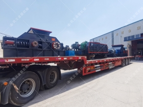 1200*1200雙齒輥破碎機，兩臺900*900軌道移動雙齒輥破碎機發往云南